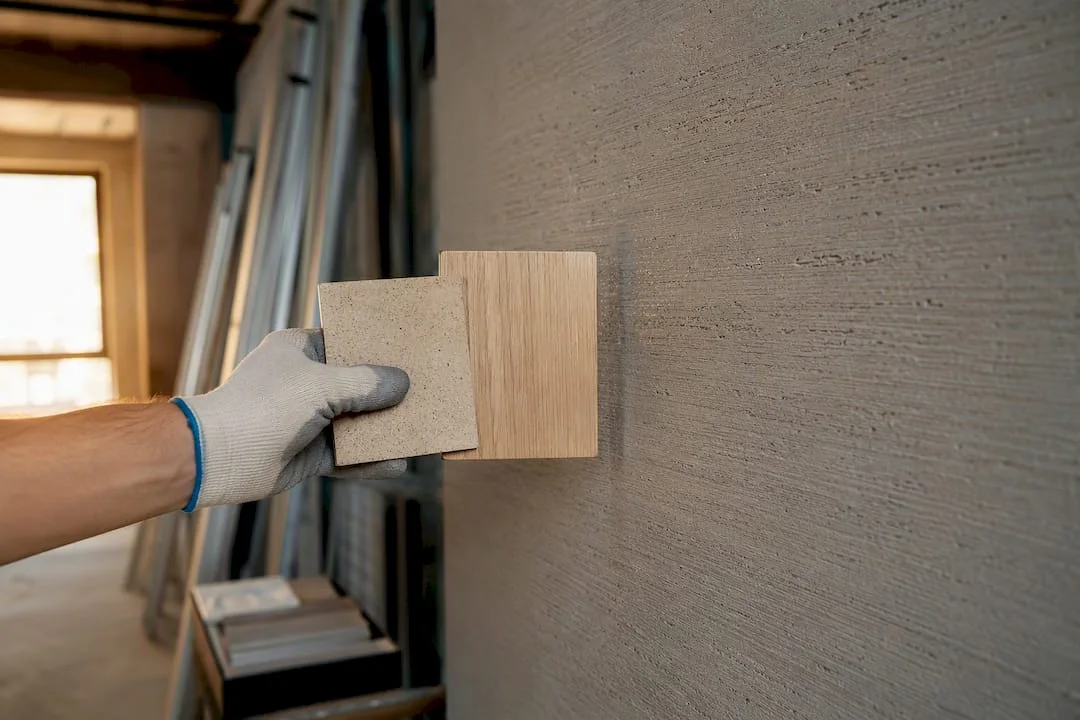 Verificarea mostrelor de materiale direct pe șantier