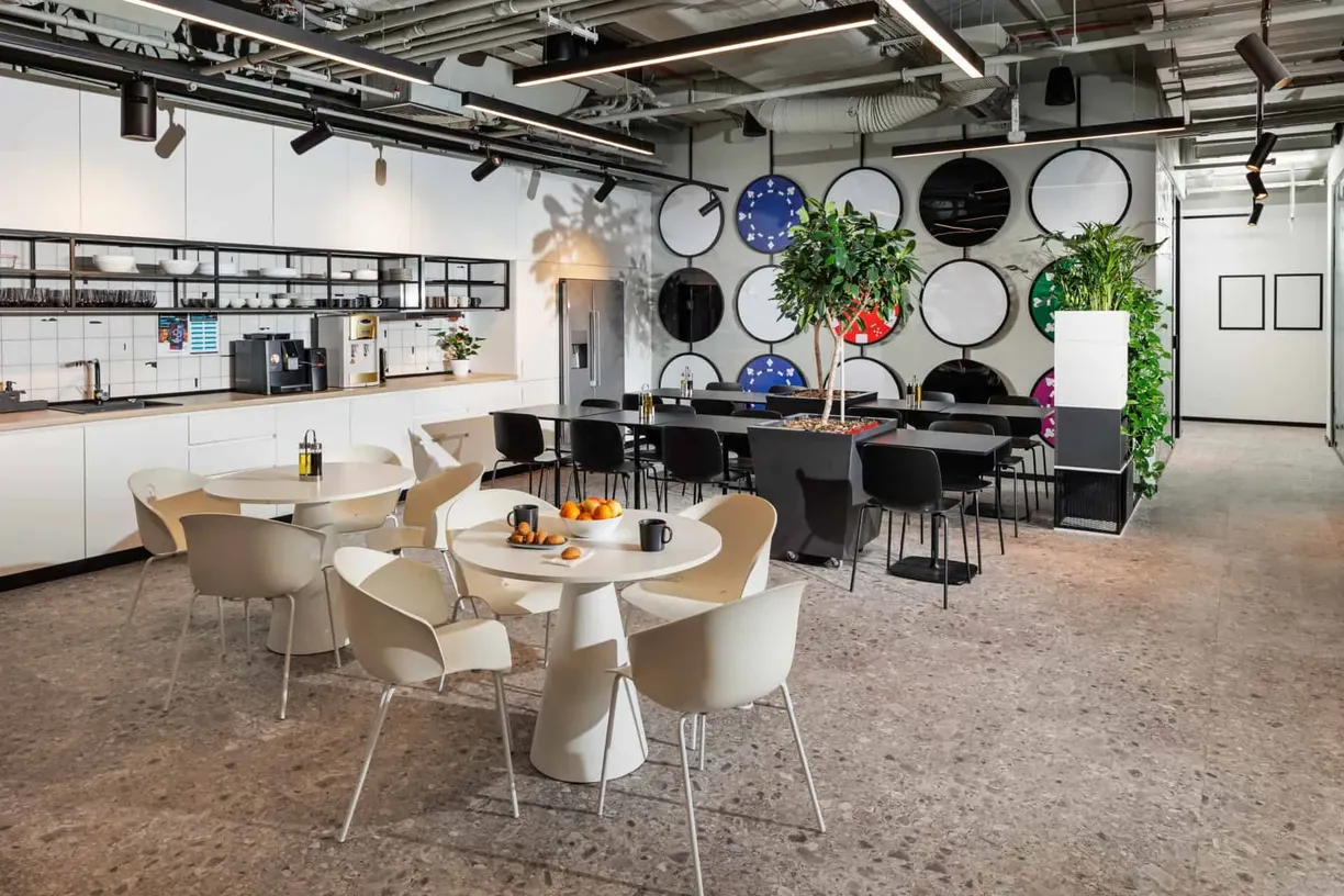 Ezugi - dining area with clocks