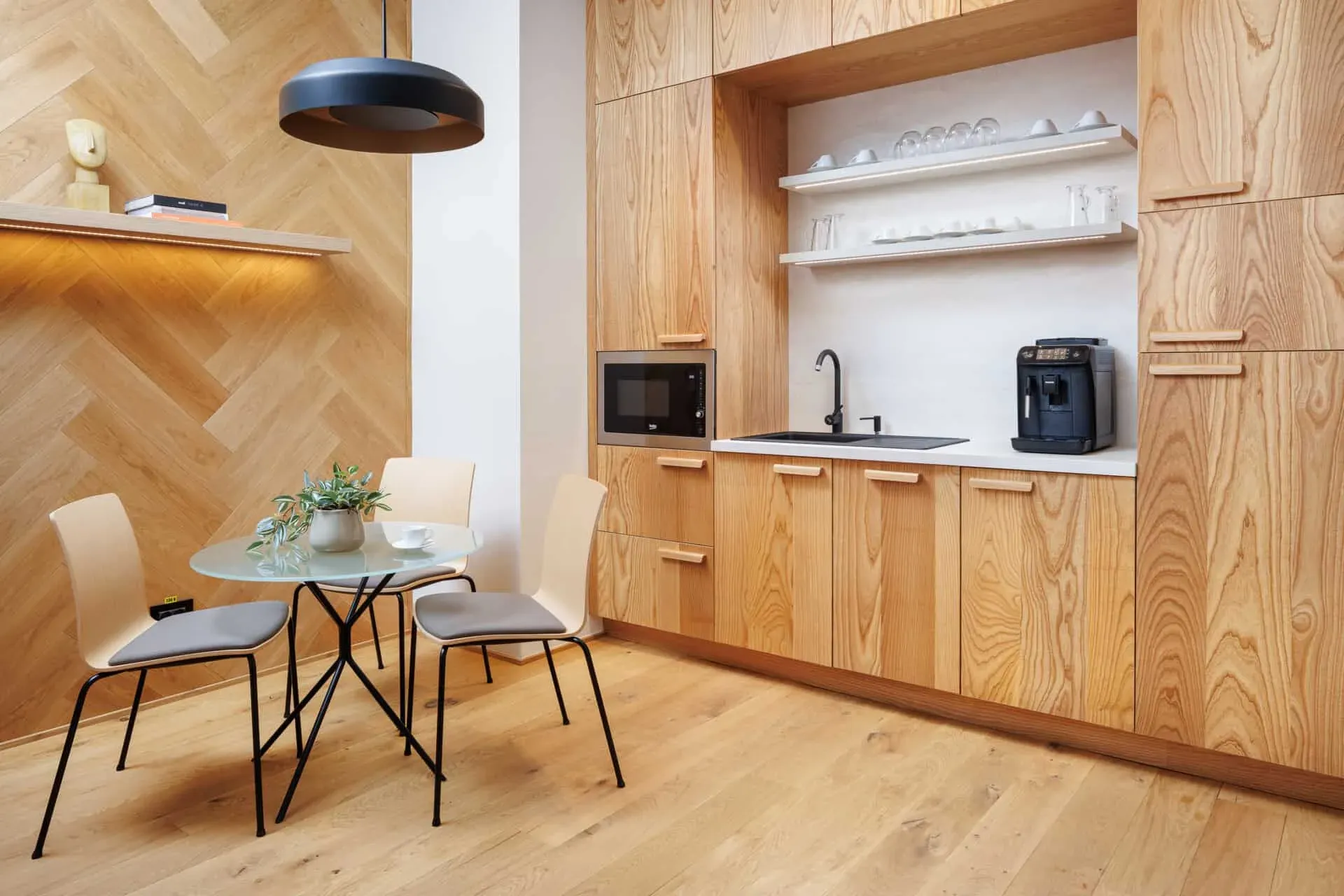 Mafi Showroom - baie cu plante